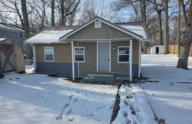 Updated 1-Bedroom, 1-Bathroom Home – $995/Month photos photos