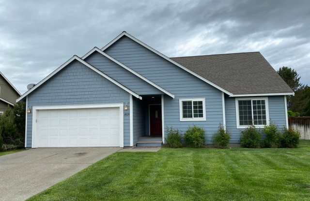 Nice 3 Bed, 2 Bath Home! - 1809 East 14th Avenue, Ellensburg, WA 98926