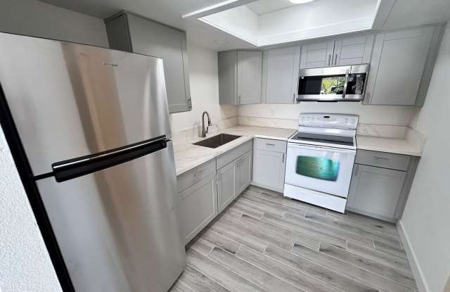 1 MONTH FREE RENT! Scottsdale/Tempe Beautifully Remodeled 3 bed 2 bath with Yard! photos photos