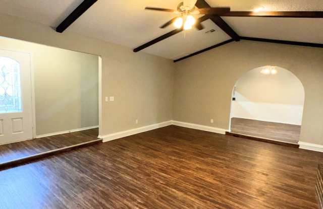 330 N Lakeside Ter Gallery 3
