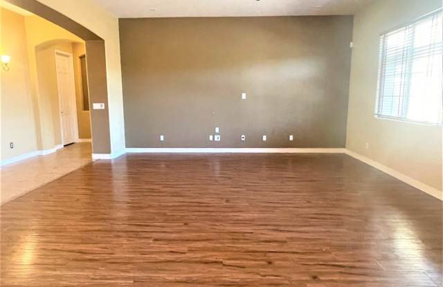 2806 E Janelle Way Gallery 4