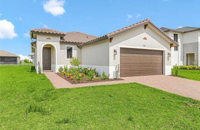 5061 Penella Ave photos photos