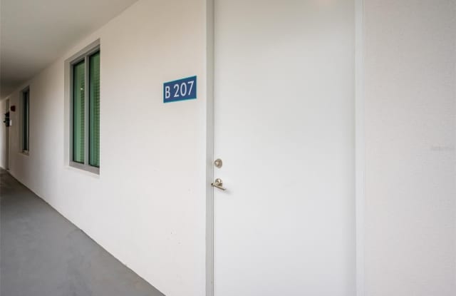 1703 N TAMIAMI Trail Gallery 2