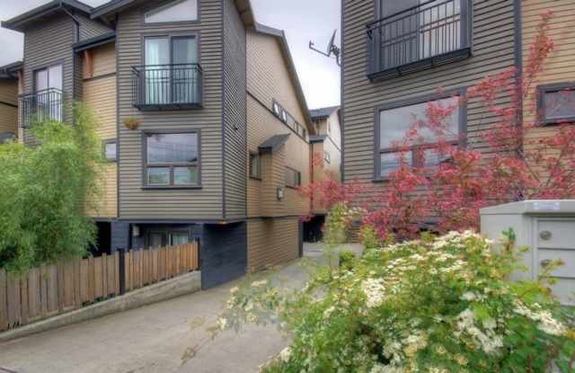 Charming 3BD/2.5BTH Ballard Townhome for Rent! Pet Friendly! Gallery 1