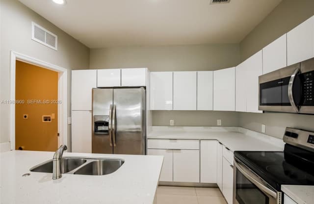 2835 NW 14th Street, Fort Lauderdale, FL 33311 photos photos