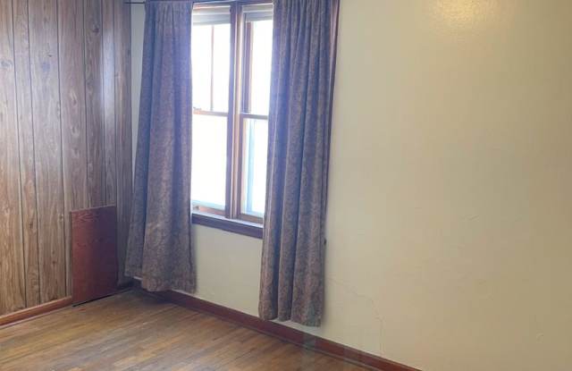 Charming 1 Bedroom 1 Bath Available Now! photos photos