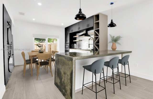 16911 SW 137th Ct photos photos