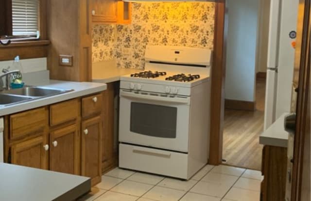 720 GROVE AVE - 1 - 720 W Grove Ave, Waukegan, IL 60085
