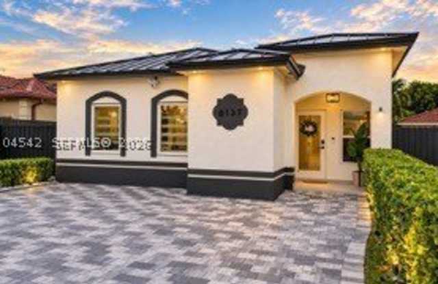 8137 NW 199th Ter Gallery 1