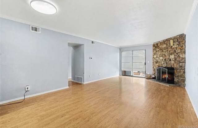 Well-Maintained 2-Bedroom, 2-Bath Condo in an Established Lakewood Community! Gallery 3