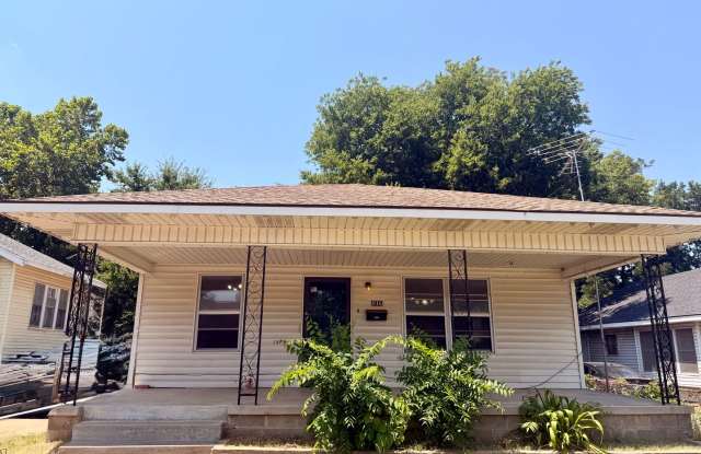 3 Bedroom and 1.5 Bathroom Home in Shawnee for rent! photos photos