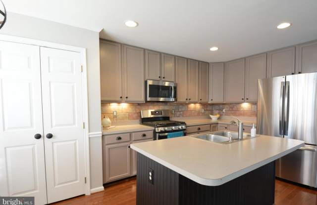 7753 SULLIVAN CIR Gallery 2