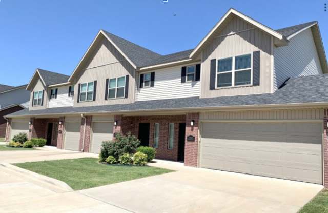 Townhomes - 3 Bedroom Townhome in Rogers for Rent! MOVE IN SPEACIAL!!!! - 2726 West Kilimanjaro Way, Rogers, AR 72758