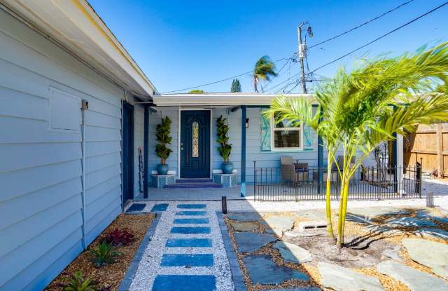 Fully Furnished 2BR/2BA Sarasota Home – Move-In Ready with Entertainment Room Near Siesta Key! Gallery 3