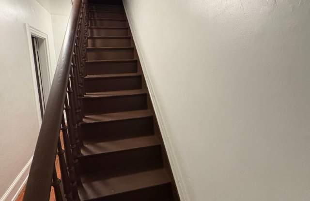 2nd/3rd Floor 3 Bedroom Convenient Downtown Location York City SD Gallery 3