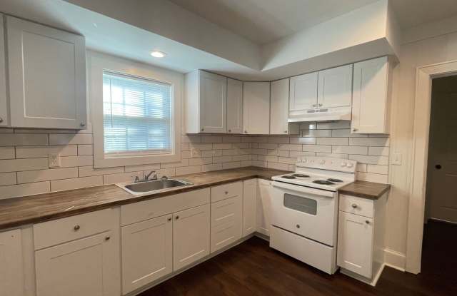Charming three bedroom two bathroom home in Augusta Road neighborhood! 1st month free! Gallery 4