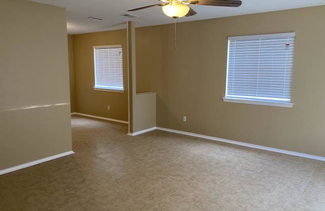 800 Lynn Court Gallery 2