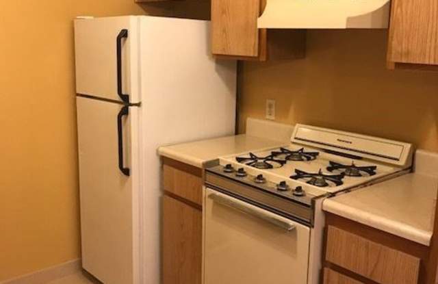 10229-B De Soto Ave. Gallery 3