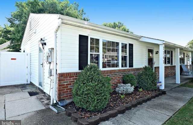Updated 3 Bed Rancher with Fenced Yard in Pasadena Gallery 4