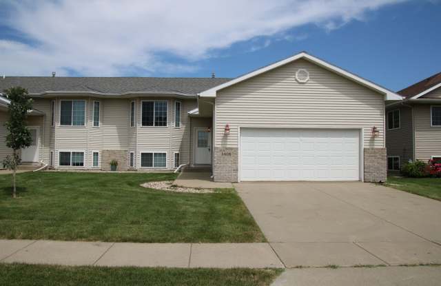 4 BD, 2 BA TOWN HOMES...AFFORDABLY PRICED! GREAT LOCATION! PET FRIENDLY! photos photos