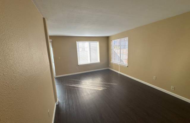 1/2 OFF NOVEMBER RENT! Recently Updated 3-Bedroom Townhome in Albany – Water & Sewer/Landscaping Included! Gallery 4