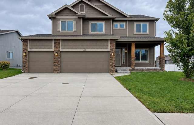 Room to Live, Work & Grow in Elkhorn! 4 Bedroom 3.5 Bath House! Gallery 1