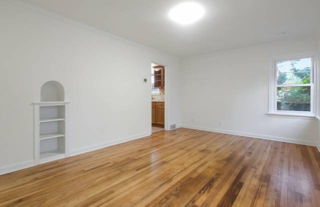 Bright 3-Bedroom Cedar Park Home with Updated Kitchen & New Downstairs Carpet Gallery 4
