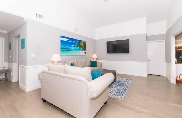 4041 NE Breakwater Drive Gallery 3