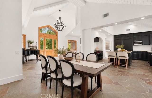 24305 Bridle Trail Road Gallery 4