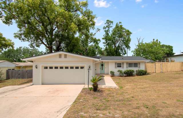 3 bedroom 2.5 bath pool home in Winter Park Available June 1, 2025. photos photos