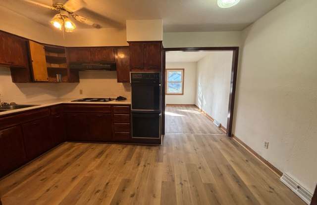 Spacious 4 Bedroom, 2 Bath Home with finished basement – Near WSU – Available Now! Gallery 4