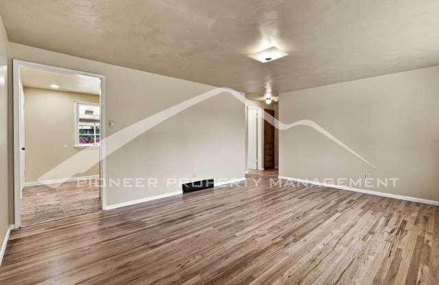 Charming Home with Central AC and Washer/Dryer Gallery 4