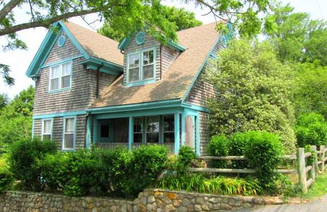 58 School St - 58 School Street, Woods Hole, MA 02543
