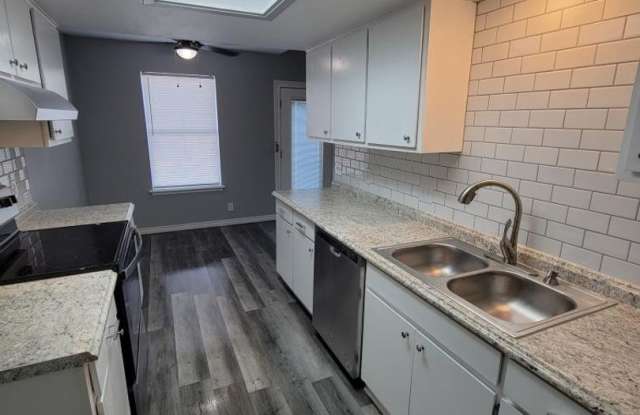 WOW!!! Gorgeous 3/2 home available soon!!! photos photos
