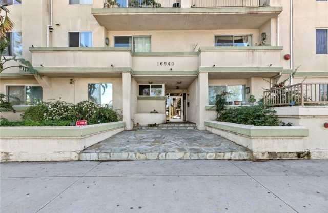 16940 Chatsworth photos photos