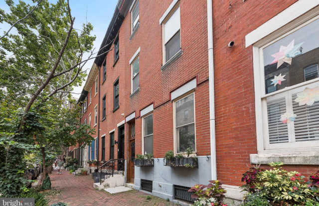 2218 LOCUST Street Gallery 4