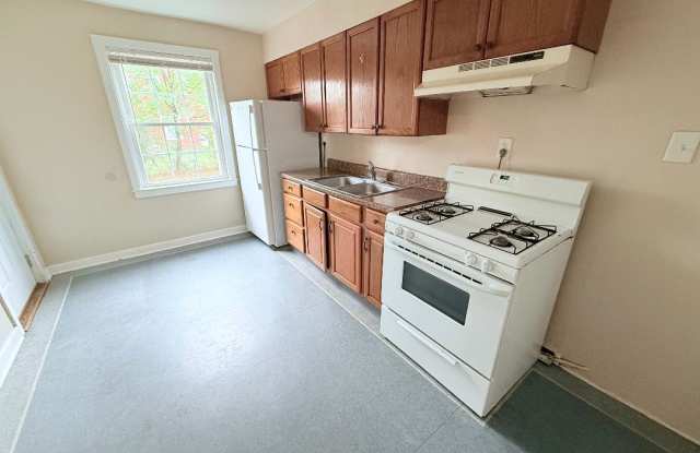 343 Hemlock Dr - 343 Hemlock Drive, Carnot-Moon, PA 15108