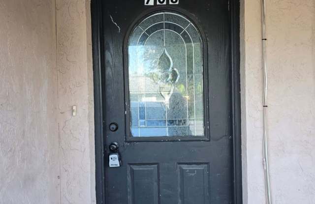 2 bedroom 1 bath duplex Gallery 1
