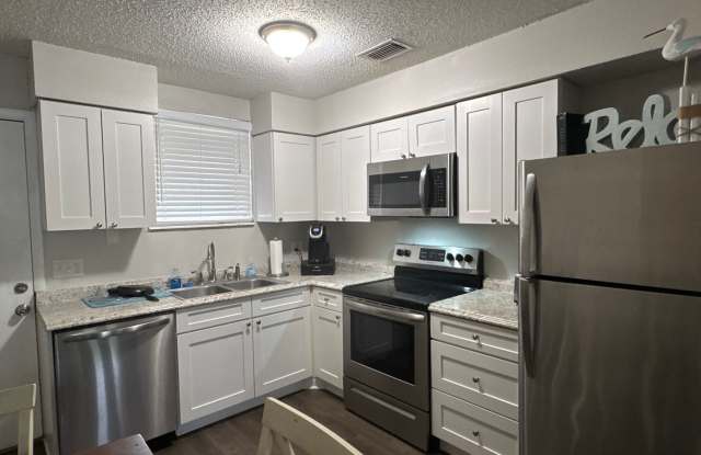Fully Renovated 2 Bed / 1 Bath Apartment! Furnished  Unfurnished Options Available - 2121 Gordon Avenue, Jacksonville Beach, FL 32250