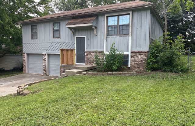 NO SECURITY DEPOSIT for August Move-In! Beautiful 3 Bedroom House in Blue Springs!!! photos photos