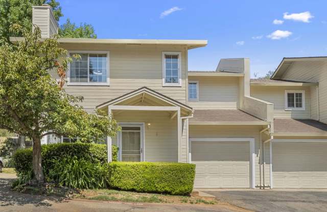 3-Bedroom Townhome with Private Back Patio in Cameron Park Gallery 3