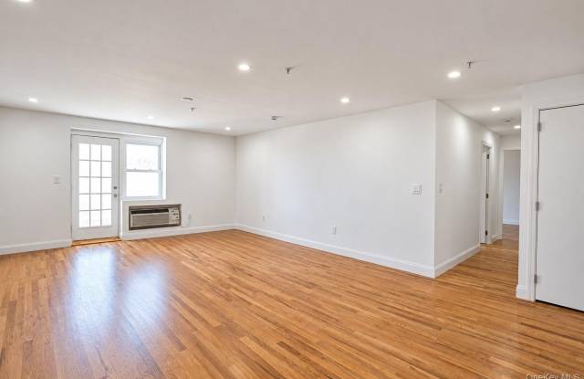 10 Franklin Boulevard Gallery 4