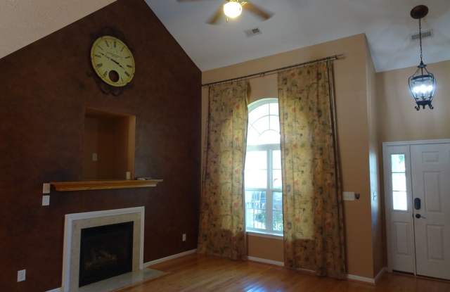 4 Bedroom 2.5 Bathroom Single Family Home In Scotts Pond Williamsburg Gallery 3