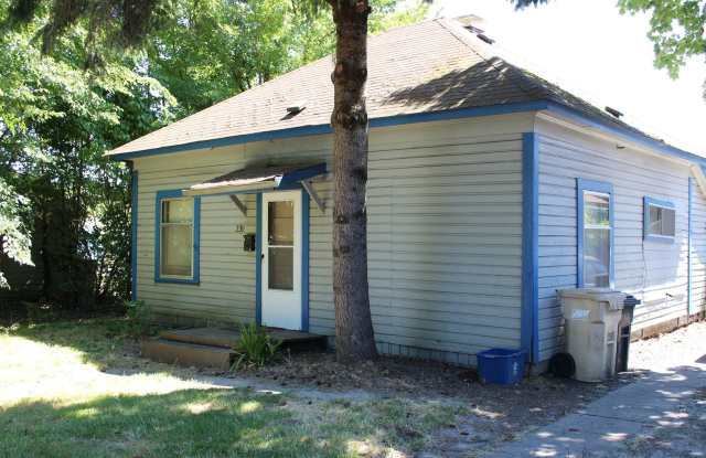 PET-FRIENDLY HOUSE NEAR OSU CAMPUS - 239 Northwest Kings Boulevard, Corvallis, OR 97330