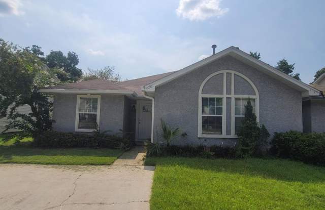 LOVELY 3/2 w/ Screened Porch, New Carpet in Bedrooms, Washer/Dryer, & Privacy Fenced Yard! Includes Lawn Maint! $1575/month Avail NOW! Gallery 1