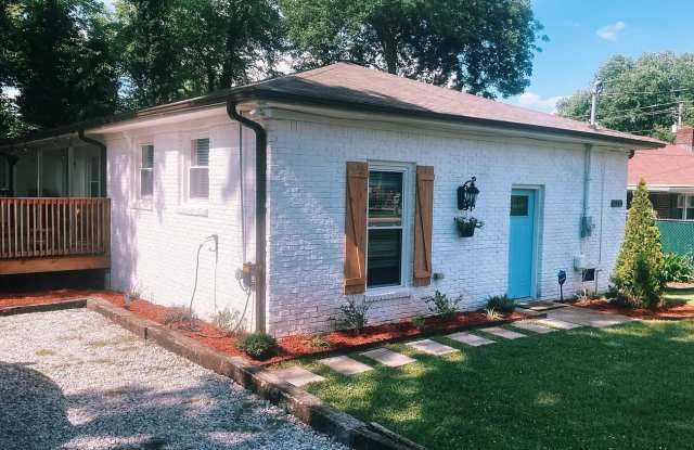 SPACIOUS BRICK RANCH | 3 BEDROOM WITH BONUS | ***STOVEHOUSE/DOWNTOWN*** $500 off First Month Gallery 3