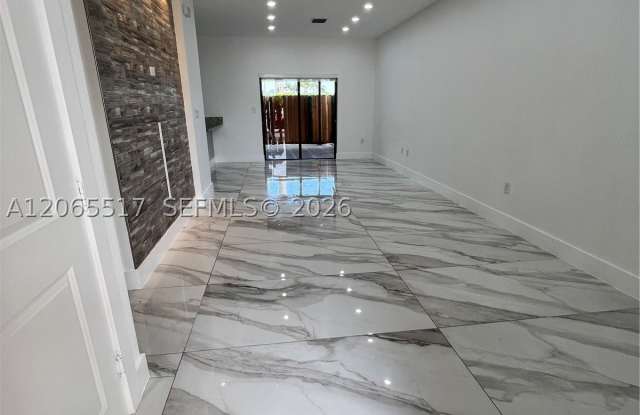 11370 SW 254th Ter Gallery 4