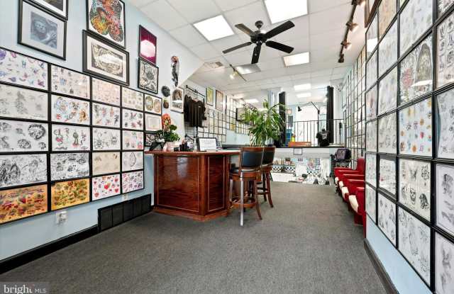 617 SOUTH Street Gallery 3