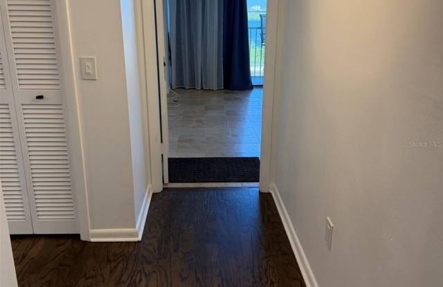 7100 SUNSHINE SKYWAY Lane S Gallery 4