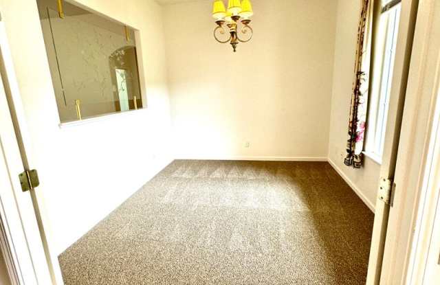 Adult 55+ Lovely Home in Springfield @ Whitney Oaks with a View Gallery 4